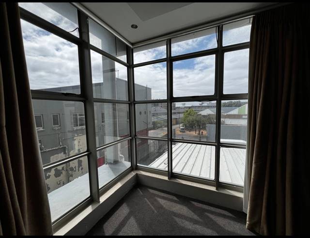 343M² OFFICE TO LET IN WOODSTOCK